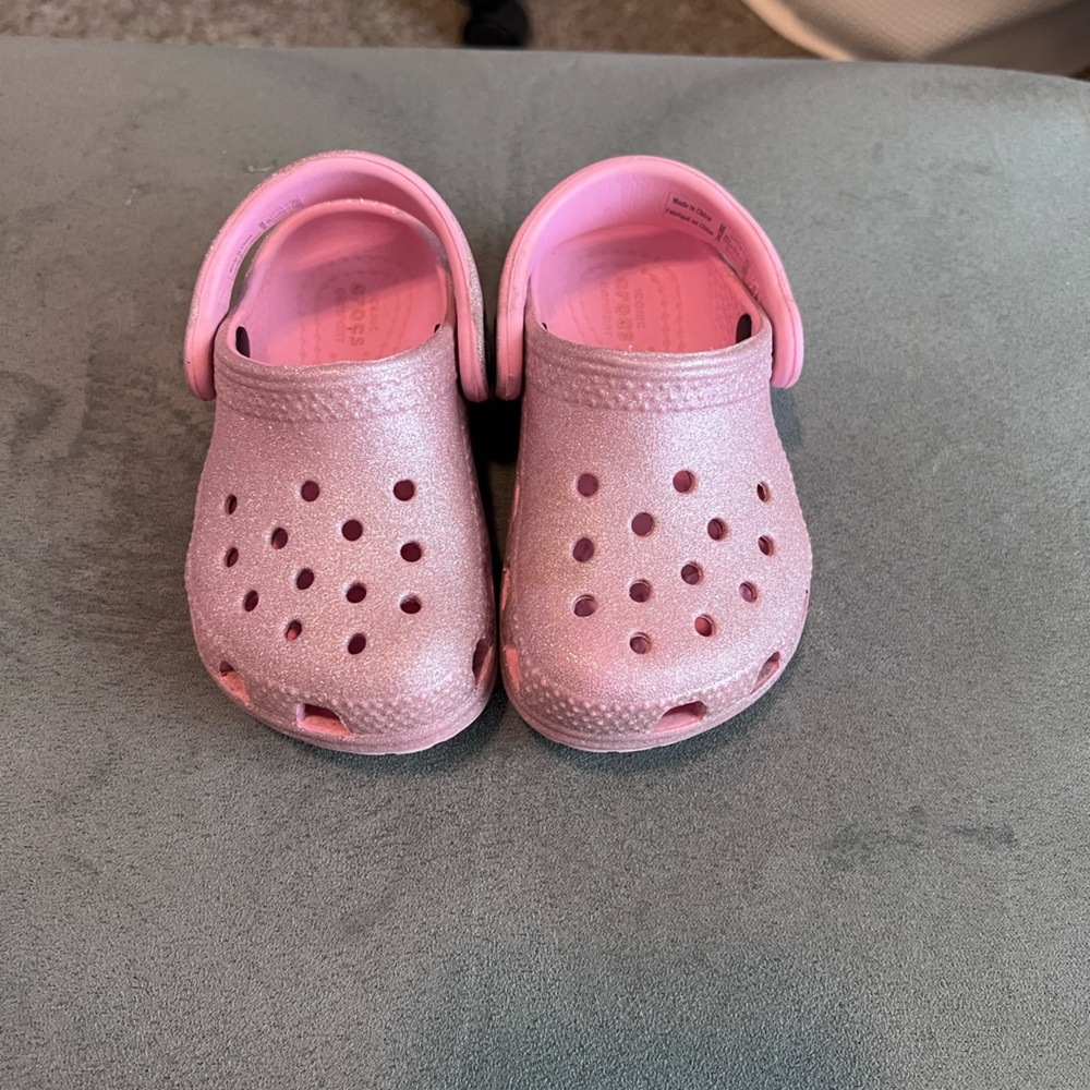 CROCS Kids Water Shoes in Sparkly Pink